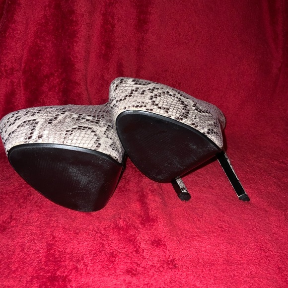 STEVE MADDEN faux snakeskin LIKE NEW!  Size 9 1/2 with 6 inch heels! - Picture 6 of 6
